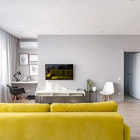 Bright 1 Bedroom